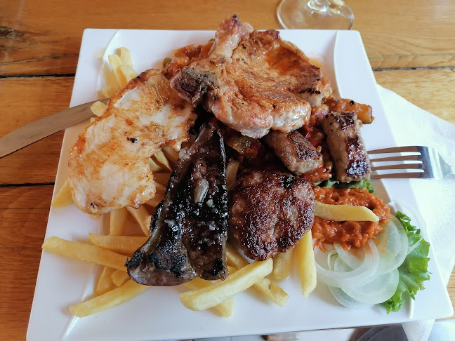Morski Val. Mideterranean seafood, pasta and pizza. - Novigrad
