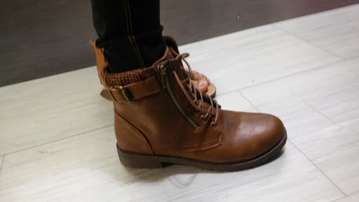 Variety Store «Five Below», reviews and photos, 242 Commons Dr, Chicago Ridge, IL 60415, USA