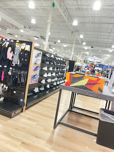 Sporting Goods Store «VA Runner», reviews and photos, 1993 Carl D. Silver Parkway, Fredericksburg, VA 22401, USA