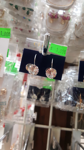 Beauty Supply Store «Elim Wig & Beauty Supply», reviews and photos, 4631 N Broadway St, Chicago, IL 60640, USA