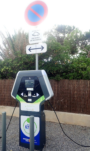 Borne de recharge de véhicules électriques Réseau eborn Station de recharge Hyères