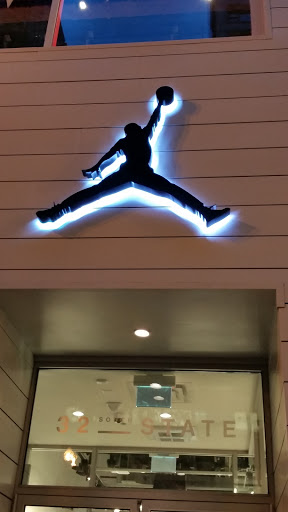 Shoe Store «Footaction», reviews and photos, 32 S State St, Chicago, IL 60603, USA