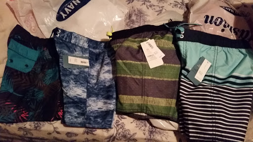 Clothing Store «Old Navy», reviews and photos, 1321 E Gladstone St, Glendora, CA 91740, USA