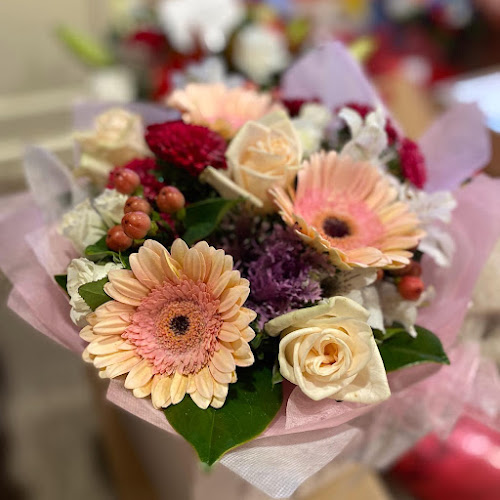 Fox Road Flowers & Gift Boxes - Florist