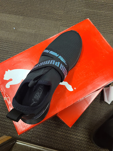 Shoe Store «DSW Designer Shoe Warehouse», reviews and photos, 345 Rockaway Turnpike, Lawrence, NY 11559, USA