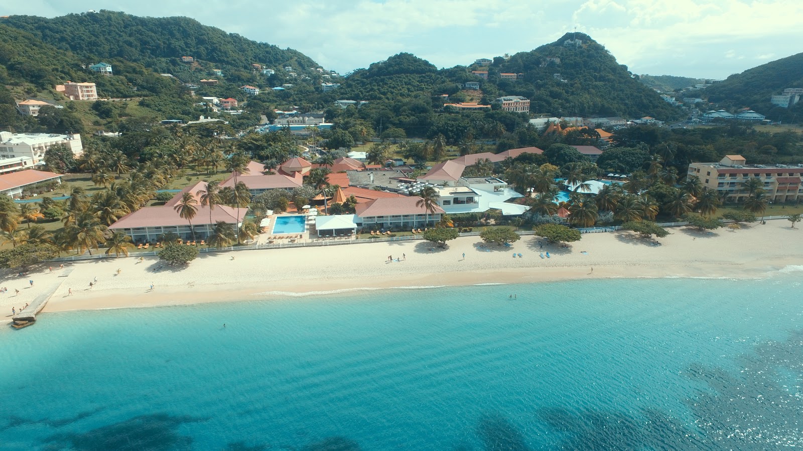 Foto von Grand Anse beach - guter haustierfreundlicher Ort für den Urlaub