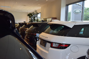 Photo n°6 de Land Rover Discover Annecy à Annecy ()