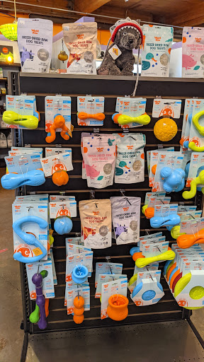 Pet Supply Store «Petapoluza Pet Supply & Grooming», reviews and photos, 114 N 36th St, Seattle, WA 98103, USA