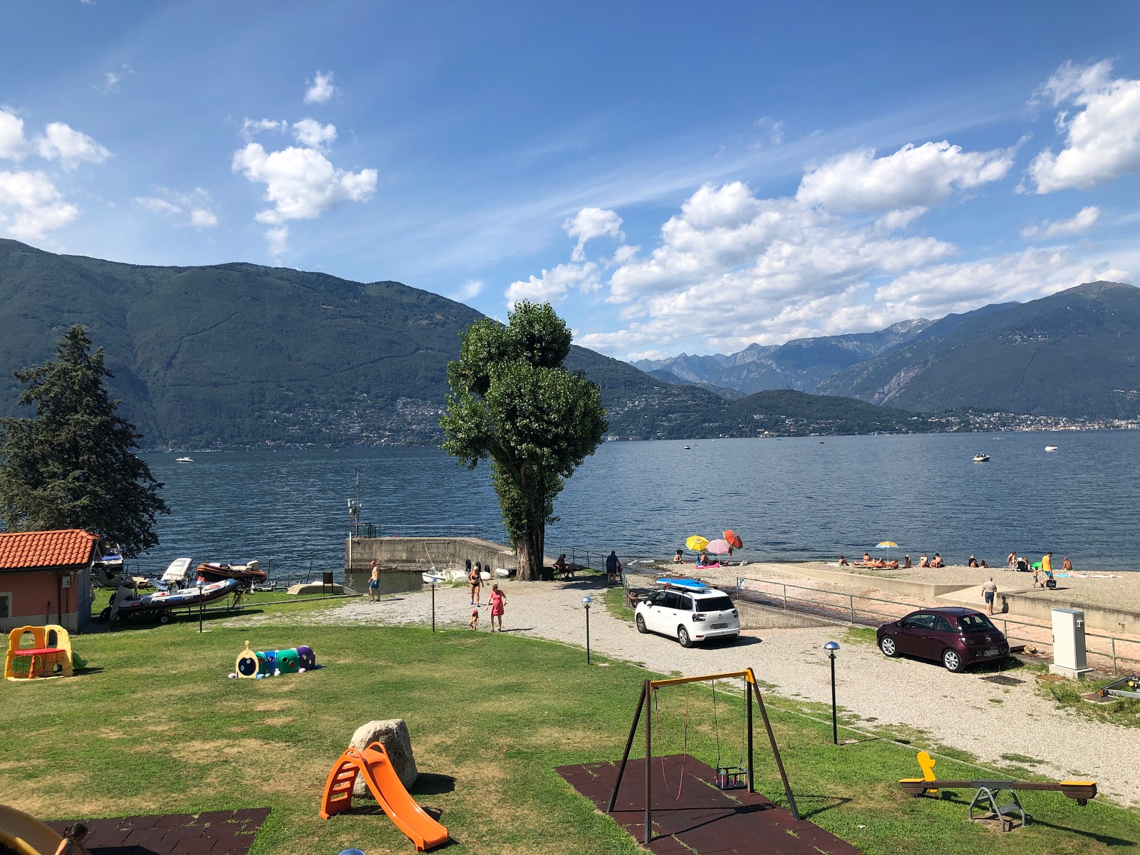 Foto von Spiaggia di Lido di Zenna mit beiger kiesel Oberfläche
