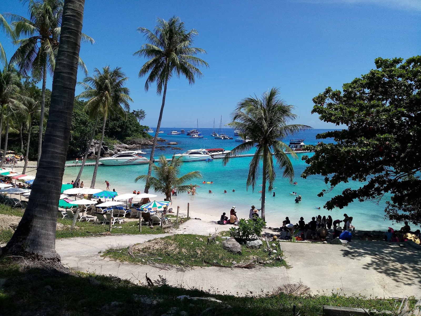 Foto van Ko Racha Yai East Bay met kleine baai