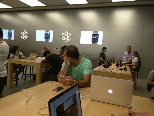 Computer Store «Apple Garden State Plaza», reviews and photos, 1 Garden State Plaza Blvd, Paramus, NJ 07652, USA