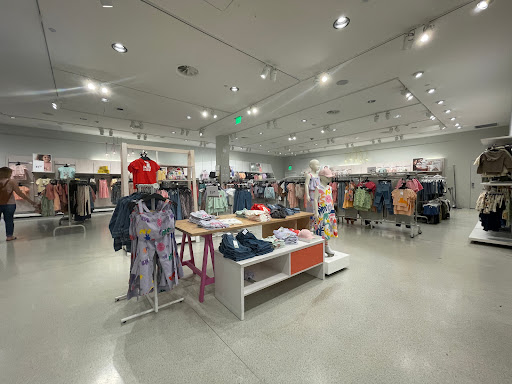 Clothing Store «H&M», reviews and photos, 4200 Conroy Rd, Orlando, FL 32839, USA