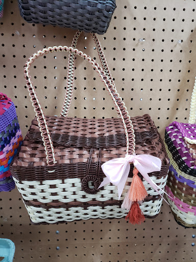 Flea Market «Fox Valley Flea Market», reviews and photos, 840 N State St, Elgin, IL 60123, USA