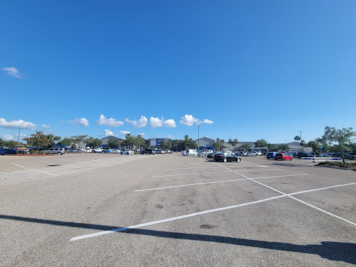 Department Store «Walmart Supercenter», reviews and photos, 9205 Gibsonton Dr, Gibsonton, FL 33534, USA