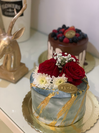 W&H cake and chocolate shop 