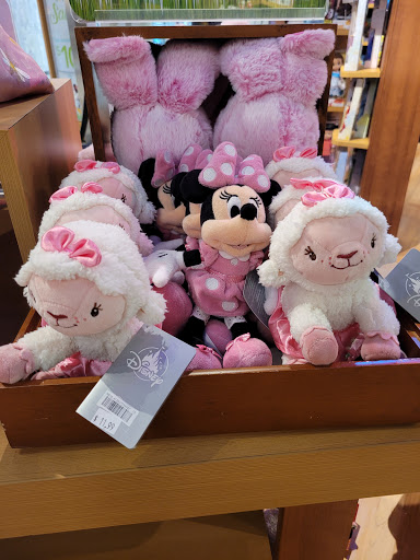 Toy Store «Disney Store», reviews and photos, 12401 Wayzata Blvd, Minnetonka, MN 55305, USA