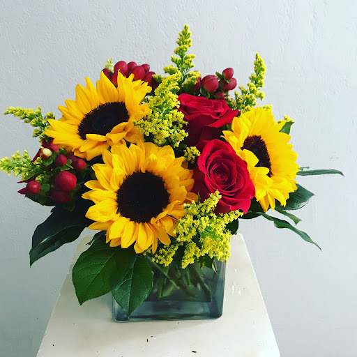 Florist «Open Air Designs - Florist | Wedding Planning | Gifts», reviews and photos, 607 N Myrtle Ave, Clearwater, FL 33755, USA