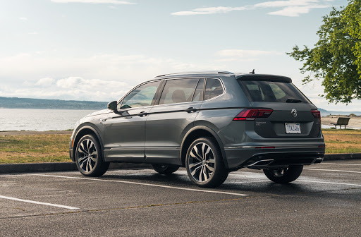 Volkswagen Dealer «Gurnee Volkswagen», reviews and photos, 6301 W Grand Ave, Gurnee, IL 60031, USA