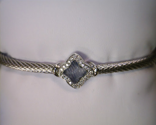 Pawn Shop «Sterling & Knight Jewelry & Pawn», reviews and photos, 244 E Ogden Ave #114, Hinsdale, IL 60521, USA