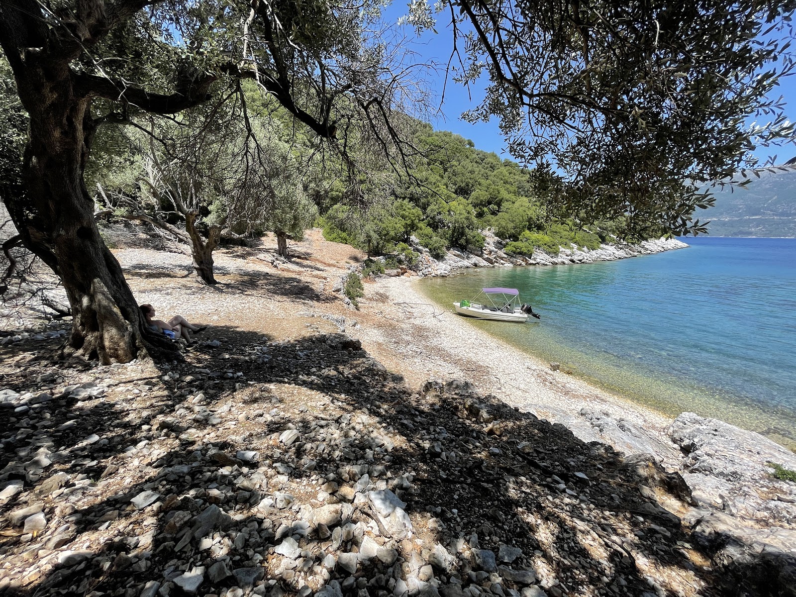 Foto von Agia Anna Beach mit beiger kiesel Oberfläche