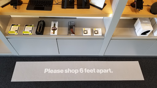 Cell Phone Store «Verizon», reviews and photos, 1335 Lake Woodlands Dr A, The Woodlands, TX 77380, USA