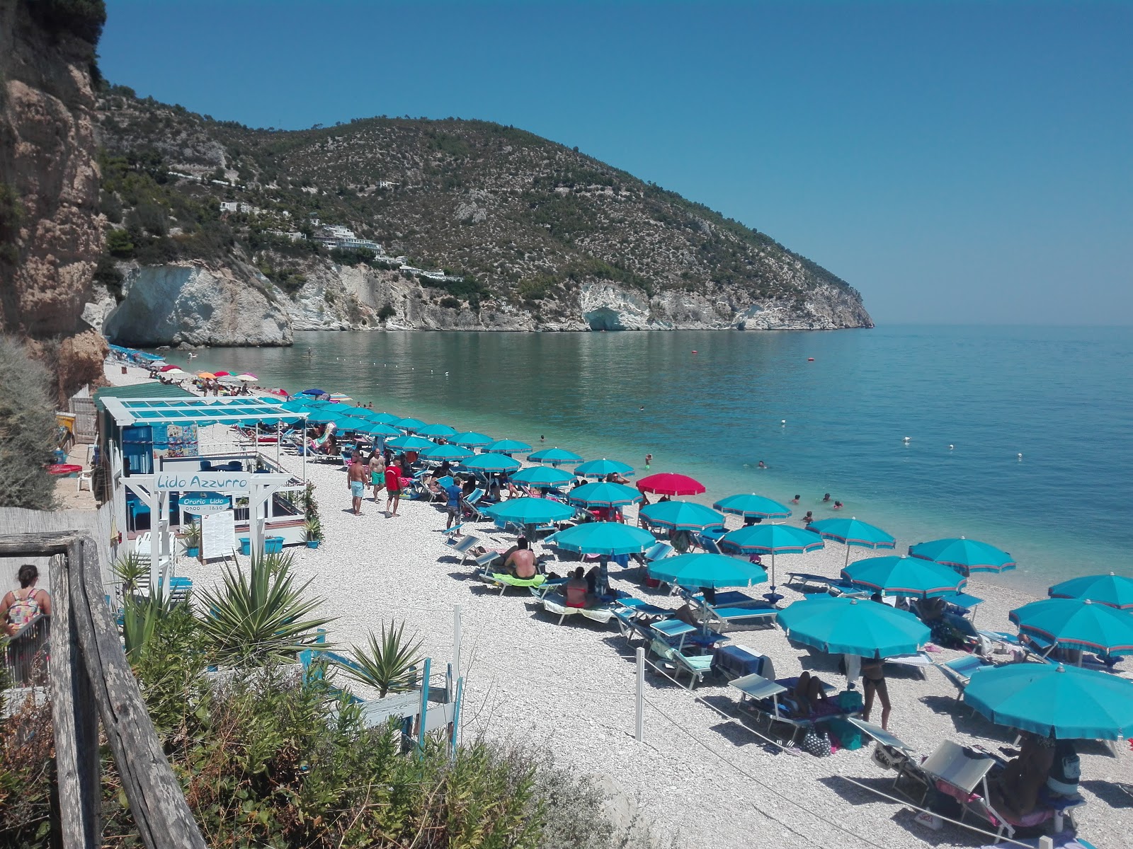 Foto von Spiaggia di Mattinatella mit feiner heller kies Oberfläche