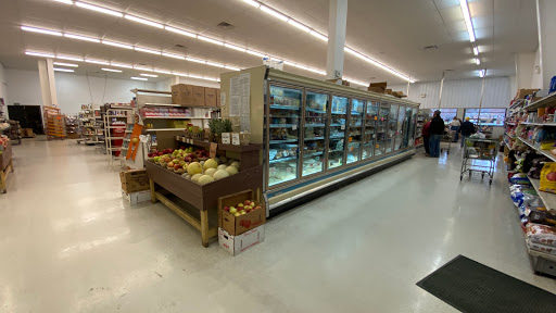 Grocery Store «Green Hills Farm Discount Grocer», reviews and photos, 615 E Newport Rd, Lititz, PA 17543, USA