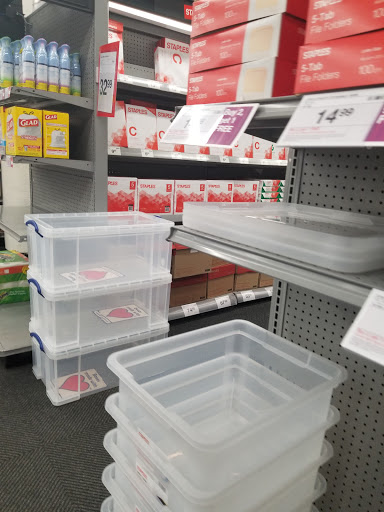 Office Supply Store «Staples», reviews and photos, 90-30 Metropolitan Ave, Rego Park, NY 11374, USA