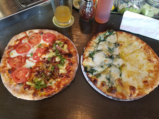 Best Thin Crust pizza place in Cincinnati - Fireside Pizza