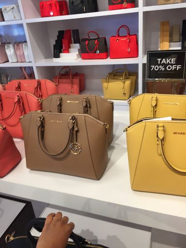 Fashion Accessories Store «Michael Kors», reviews and photos, 1 Outlet Blvd #400, Wrentham, MA 02093, USA