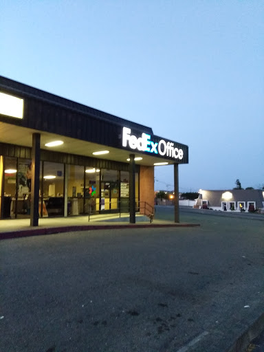 Print Shop «FedEx Office Print & Ship Center», reviews and photos, 2021 5th St c, Eureka, CA 95501, USA