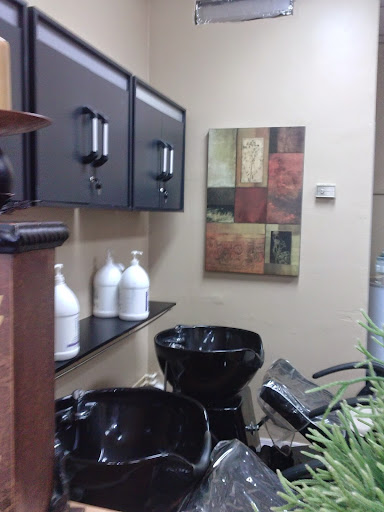 Hair Salon «B & B Hair Salon Hair LLC.», reviews and photos, 57 Auburn St, Largo, FL 33770, USA