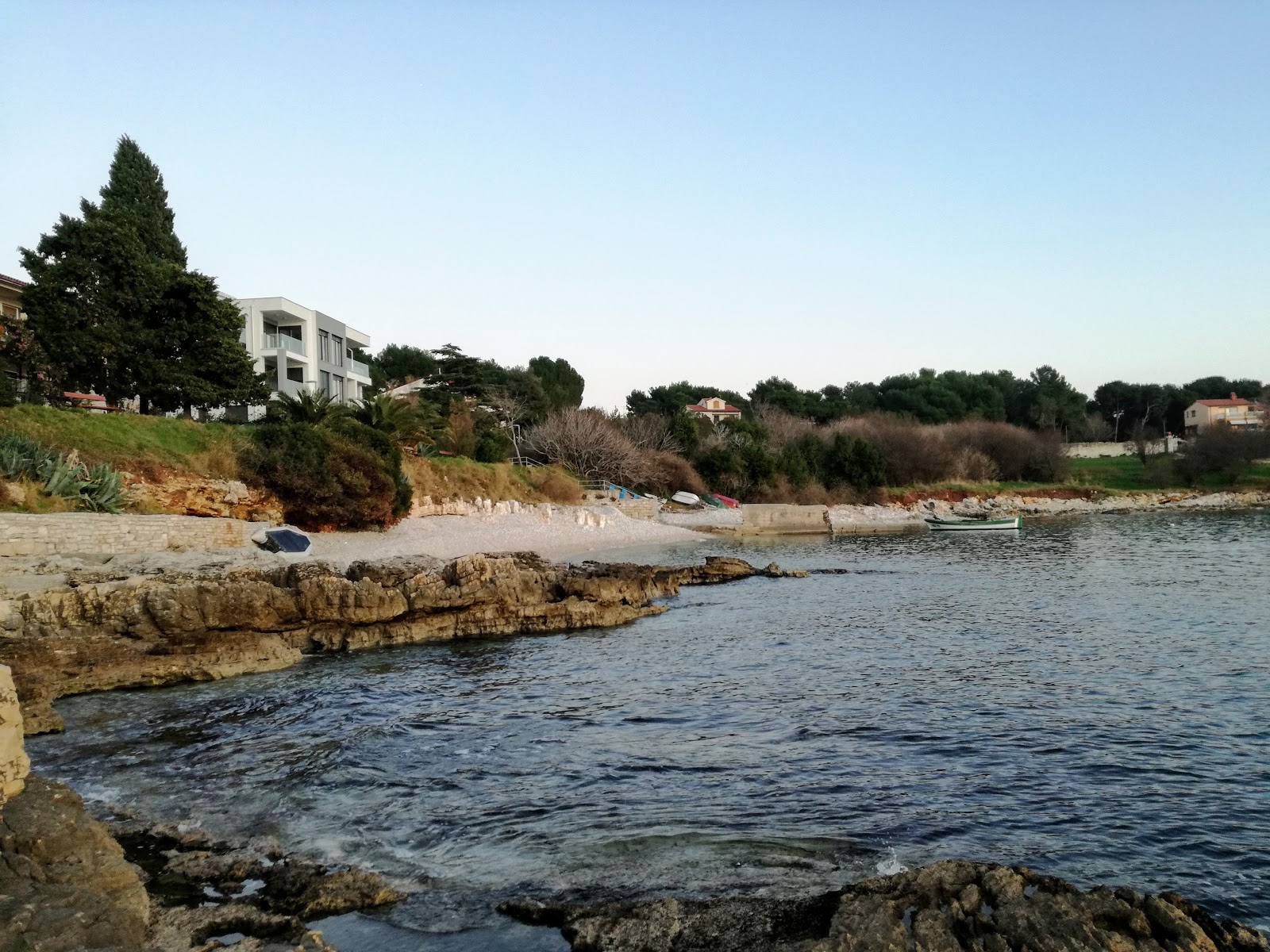 Photo de Zelenika beach avec baie spacieuse