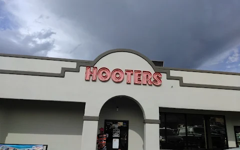 Hooters image