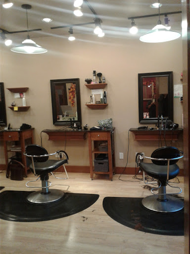 Hair Salon «Tanglez Salon», reviews and photos, 136 N Blakeley St, Monroe, WA 98272, USA