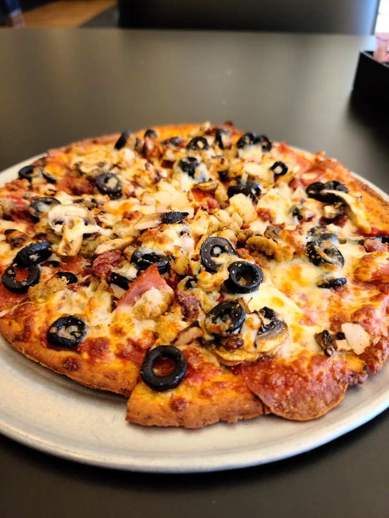 Gilbert's Pizza 70634