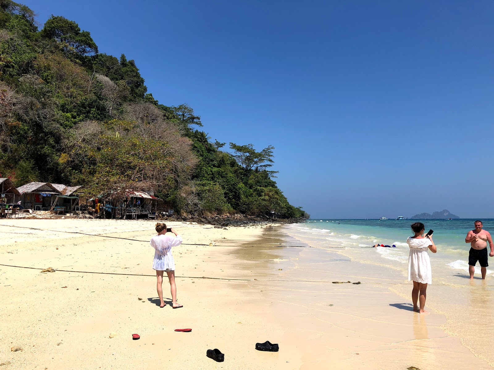 Fotografie cu Rantee Beach 1 cu o suprafață de apa pură turcoaz