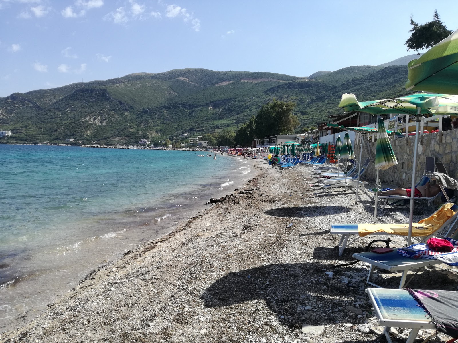 Radhima Beach'in fotoğrafı kısmen tatil bölgesi