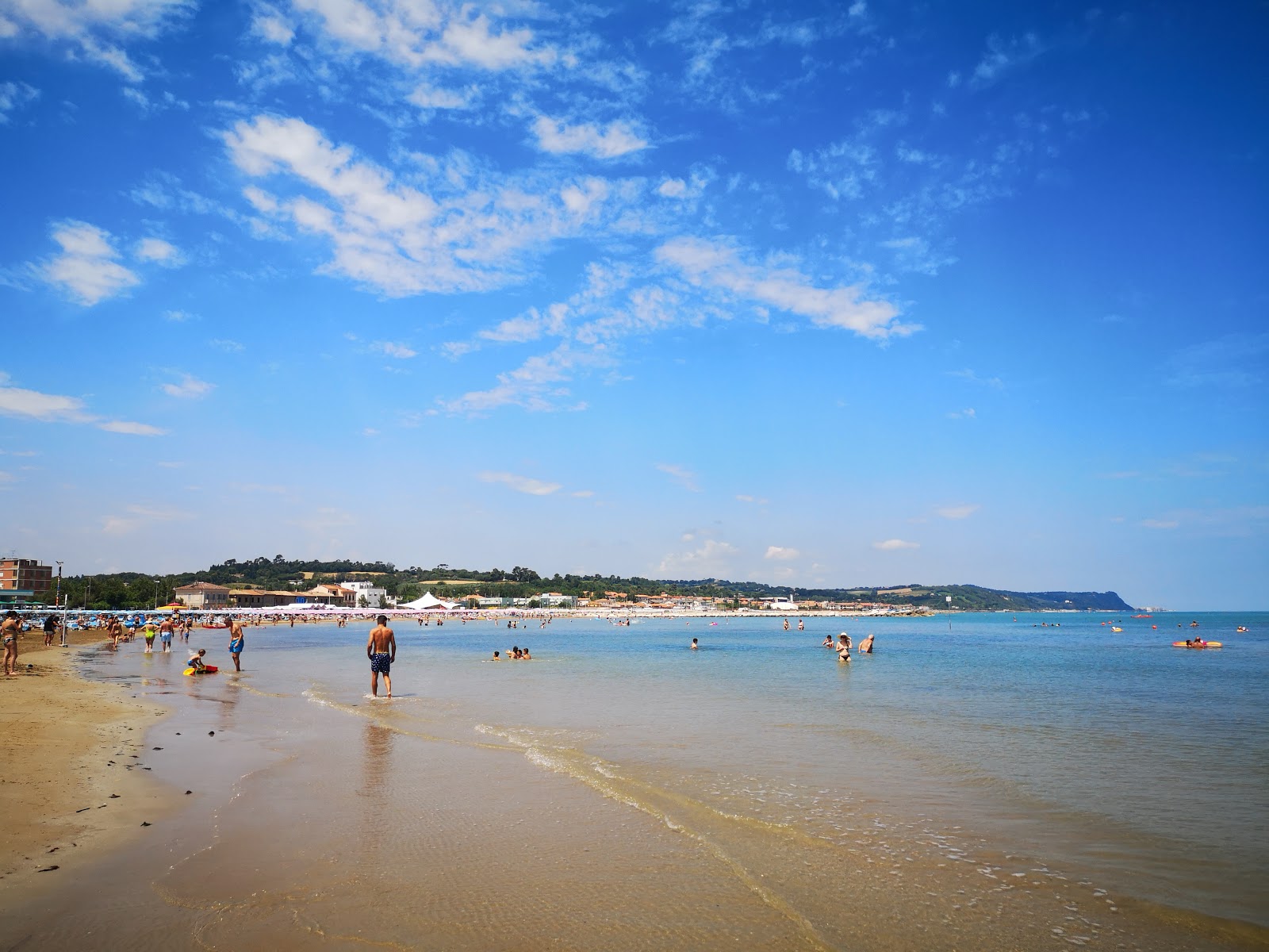 Fotografija Fano beach z svetel pesek površino