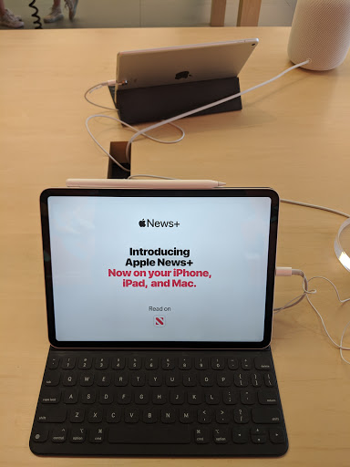 Computer Store «Apple Main Place», reviews and photos, 120 W Jefferson Ave, Naperville, IL 60540, USA