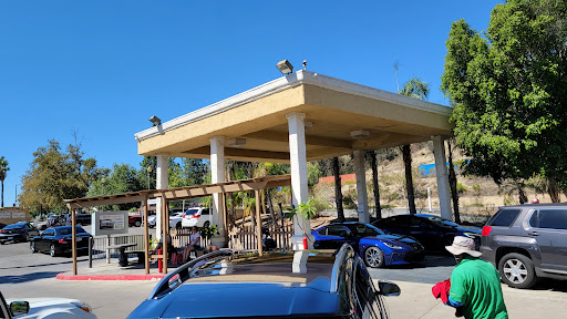 Riverbend Hand Car Wash en Yorba Linda