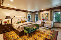 Mister Robert Fine Furniture & Design