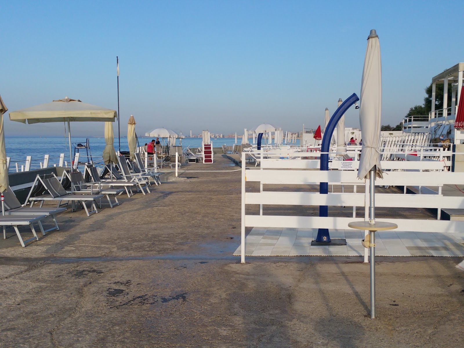 Foto di Lido inmaredentro beach con molto pulito livello di pulizia