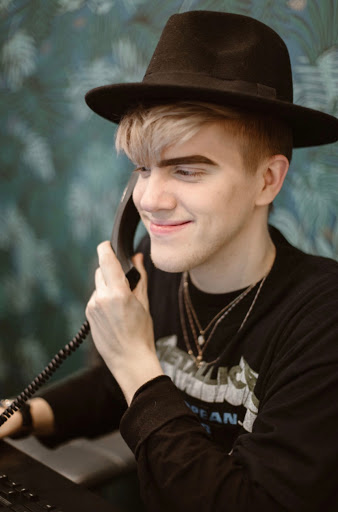 Hair Salon «Studio 417 Salon», reviews and photos, 2144 E Republic Rd, Springfield, MO 65804, USA