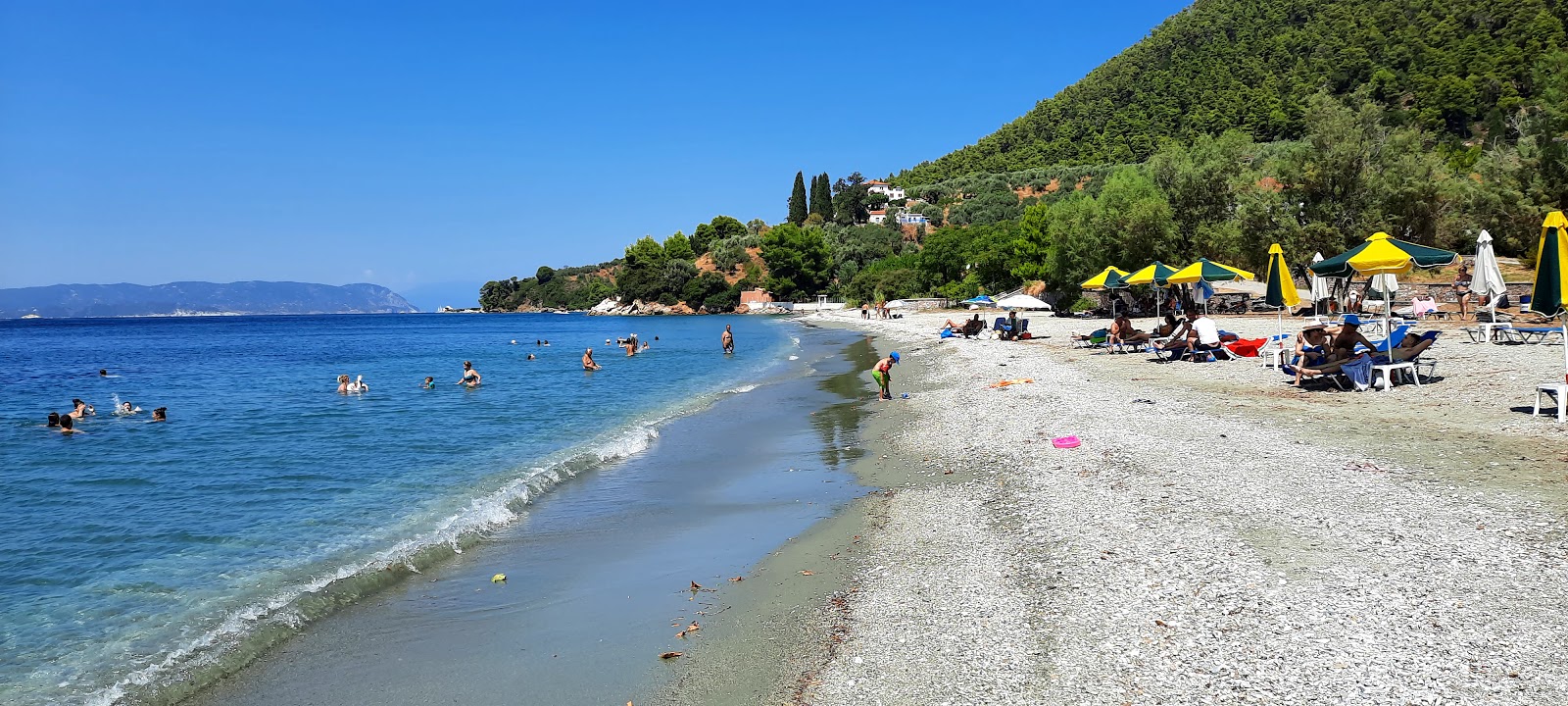 Foto de Ammos beach com areia clara e seixos superfície