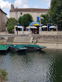 Maison du Marais Poitevin du Restaurant français Restaurant La Passerelle | Spécialités d'anguilles et galettes à Coulon - n°3