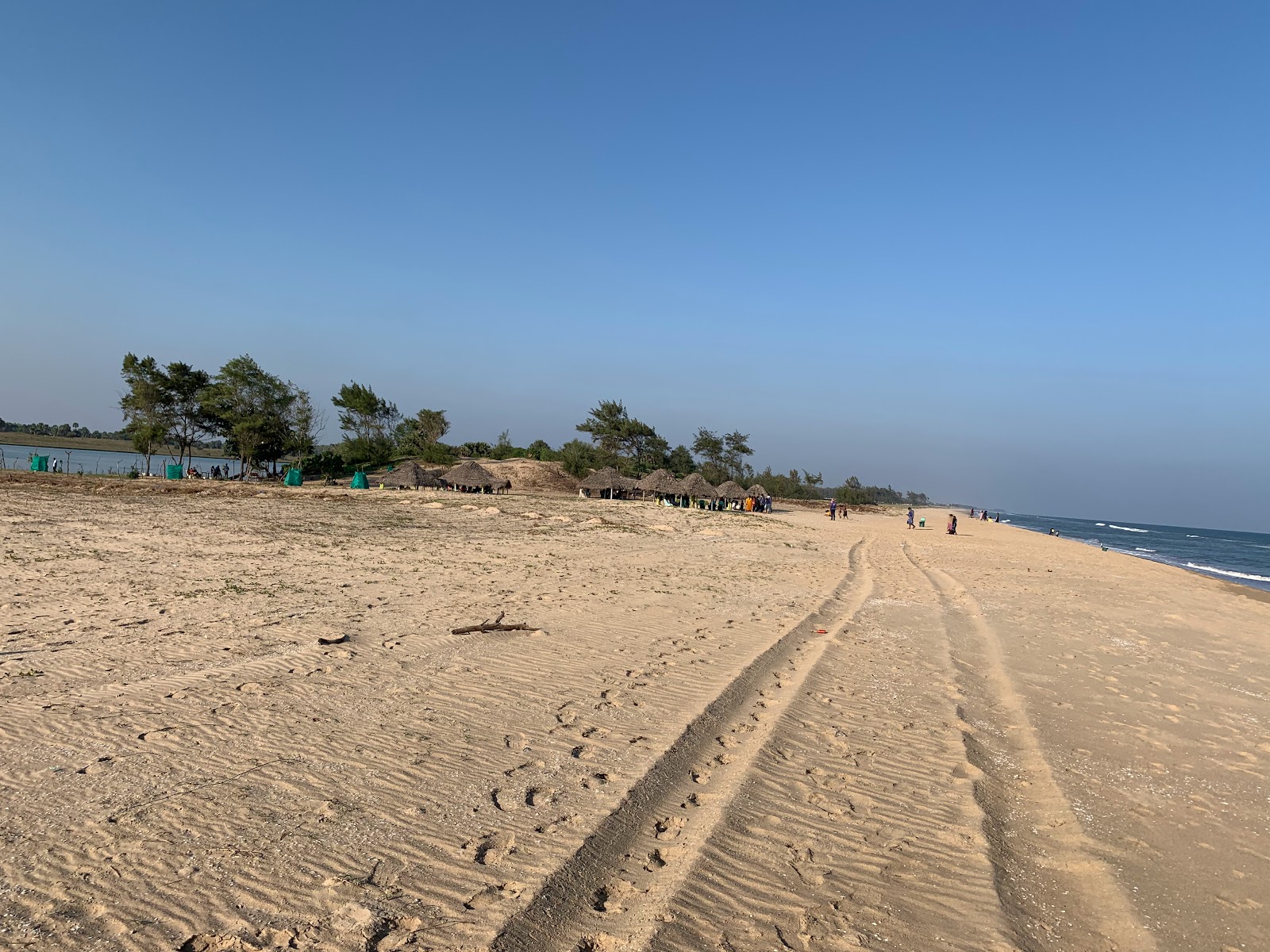Foto de Island Beach con recta y larga