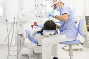 Impianti dentali Milano - Dr. Paolo Cusimano Dentista image