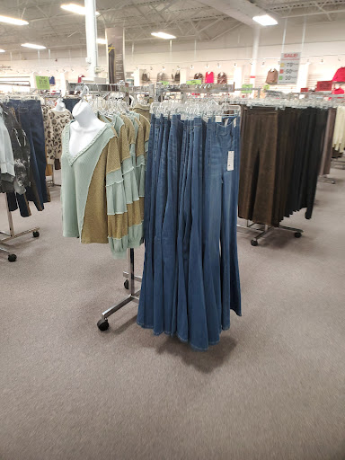 Shoe Store «Shoe Gallery», reviews and photos, 606 Holcomb Bridge Rd #130, Roswell, GA 30076, USA