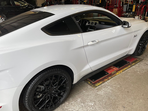 Tire Shop «Discount Tire Store - Atlanta, GA», reviews and photos, 2717 Spring Rd SE, Smyrna, GA 30080, USA